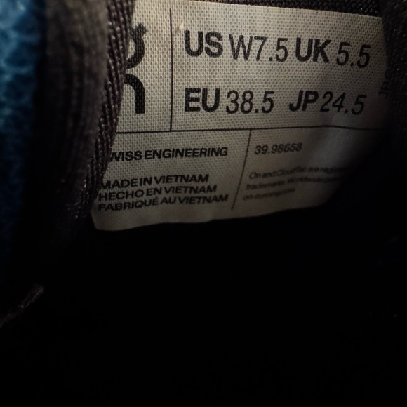 On Running Women’s Size 7.5 Cloudstratus in Chambray/Lavender - Picture 6 of 7